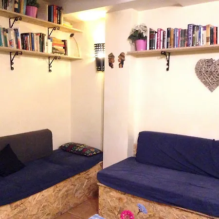 Harmony Hostal *